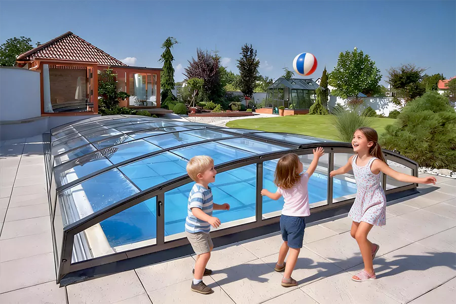 Retractable Pool Enclosure Preventing Unsupervised Access_900x600 Image description